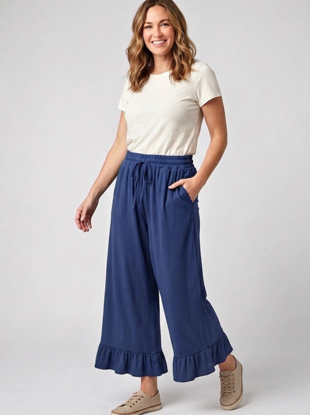 Wide Leg Ruffle Hem Pants in Blue Size Medium